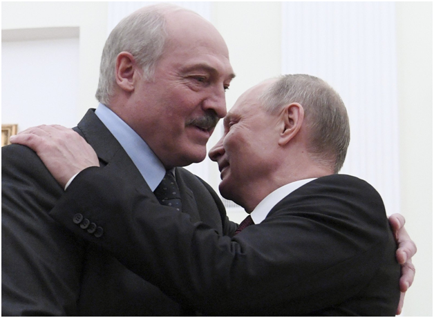 Путин пытается защитить Лукашенко перед коллективным Западом