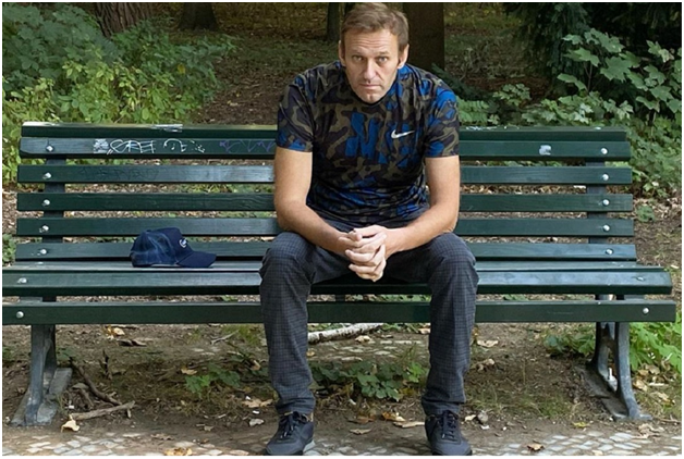 Макрон - Путину: Навального пытались убить