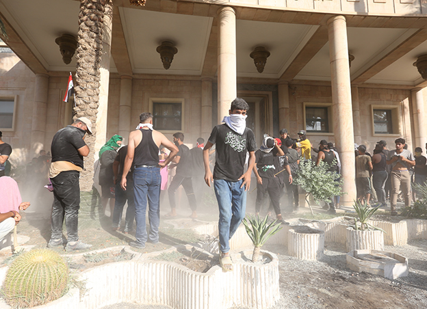 В Багдаде захвачено и подожжено посольство Швеции