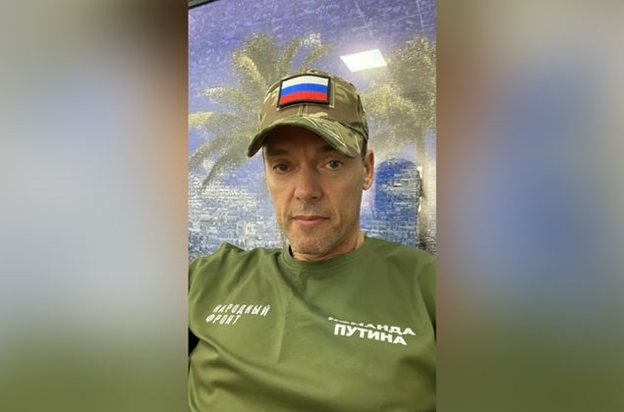 Вернувшегося из зоны СВО известного актёра Малахов выставил из эфира за бейсболку с флагом РФ