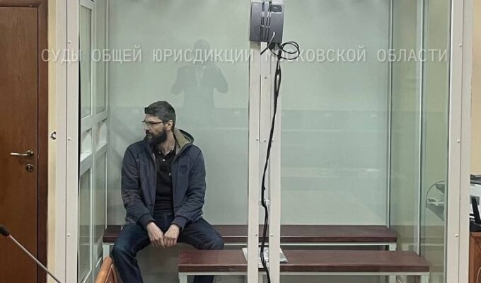 Суд приговорил пасынка Стаса Намина к 18 годам колонии за убийство бабушки и брата